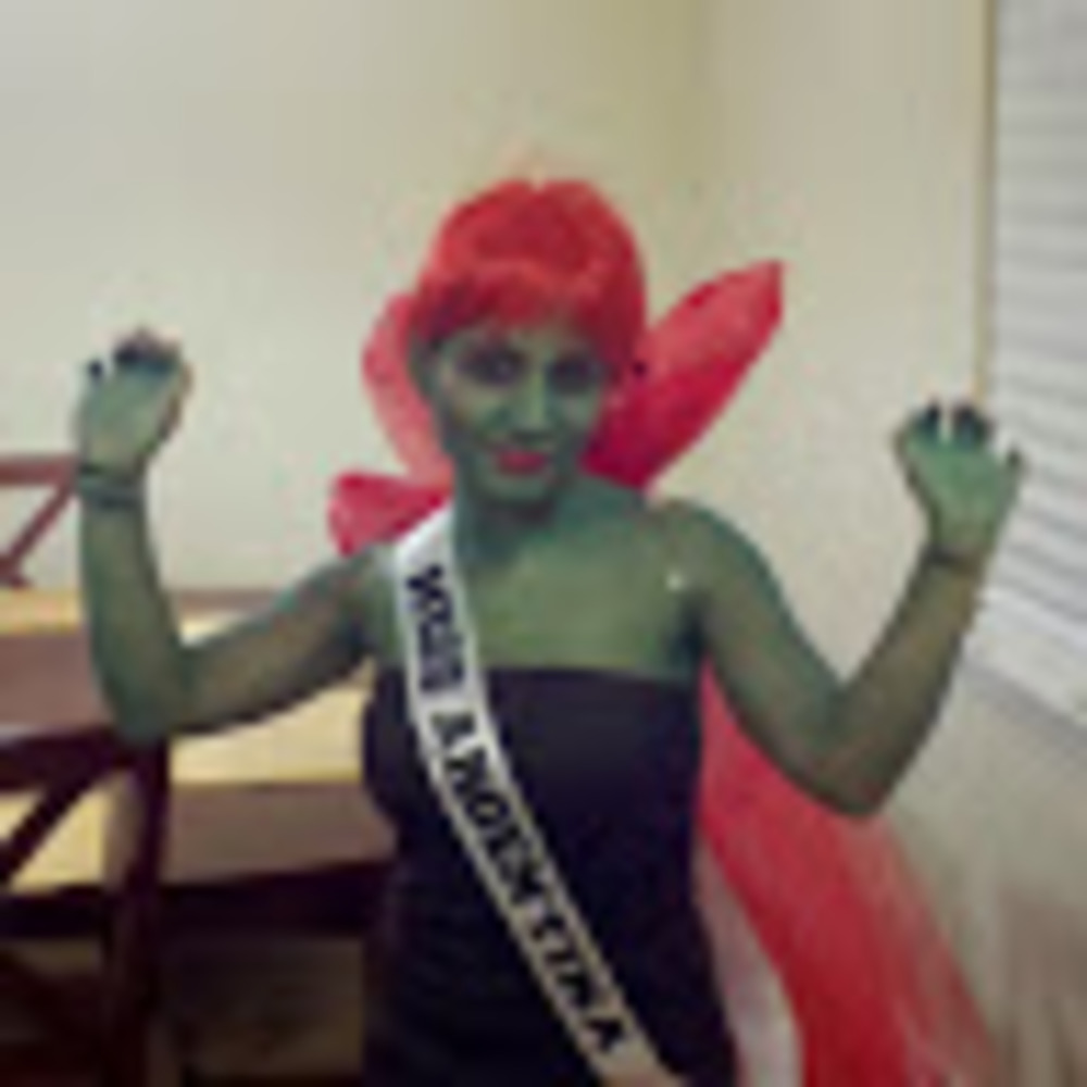 Meet your Posher, Claudia